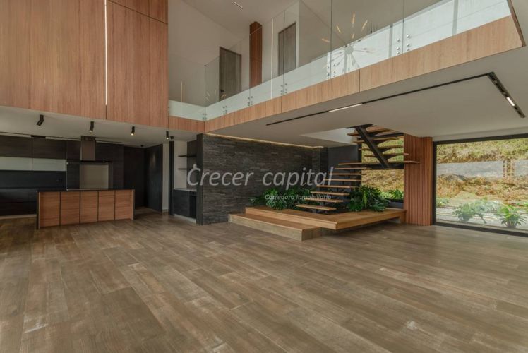 Casa de 5 alcobas en venta en Loma Del Escobero, Envigado, 507 m² · foto 3 de 9