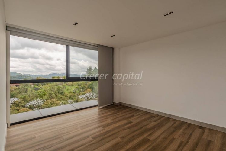 Casa de 5 alcobas en venta en Loma Del Escobero, Envigado, 507 m² · foto 6 de 9