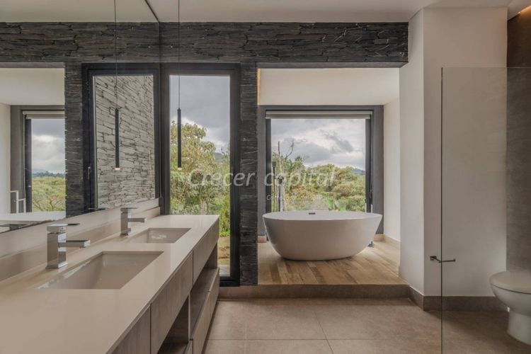 Casa de 5 alcobas en venta en Loma Del Escobero, Envigado, 507 m² · foto 7 de 9