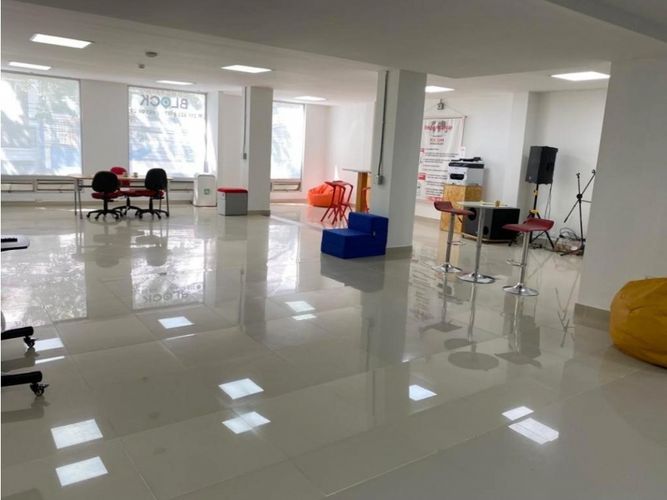 Oficina en arriendo en Estadio, Medellín, 313 m² · foto 2 de 8