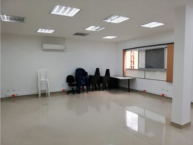 Oficina en arriendo en Estadio, Medellín, 313 m² · foto 3 de 8