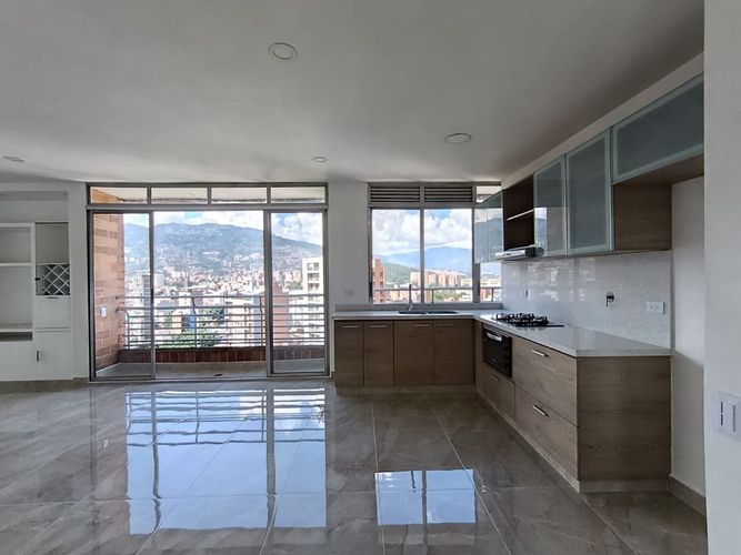 Apartamento de 3 alcobas en arriendo en Laureles, Medellín, 148 m² · foto 2 de 20