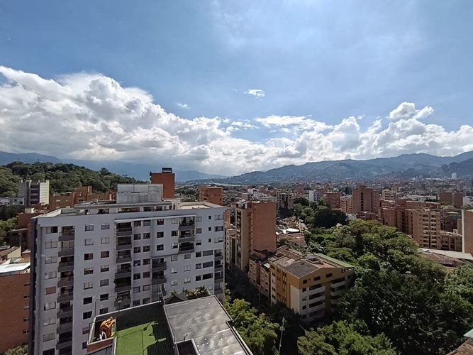 Apartamento de 3 alcobas en arriendo en Laureles, Medellín, 148 m² · foto 13 de 20