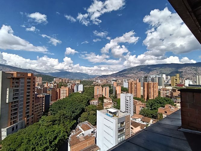 Apartamento de 3 alcobas en arriendo en Laureles, Medellín, 148 m² · foto 19 de 20