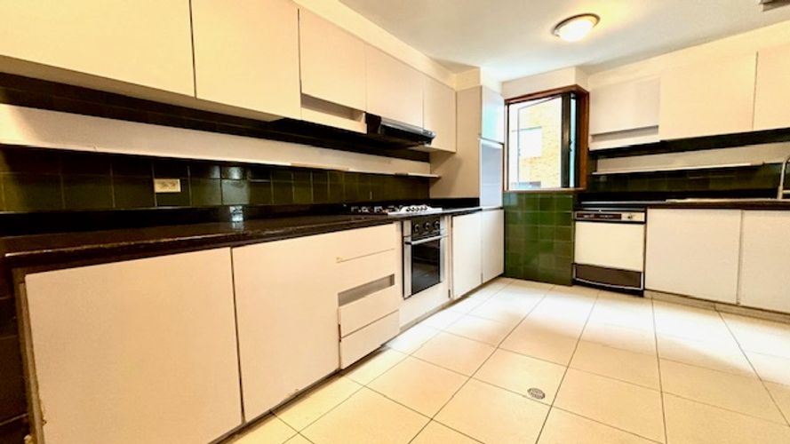 Apartamento en venta en Los Rosales, Bogotá · foto 6 de 24