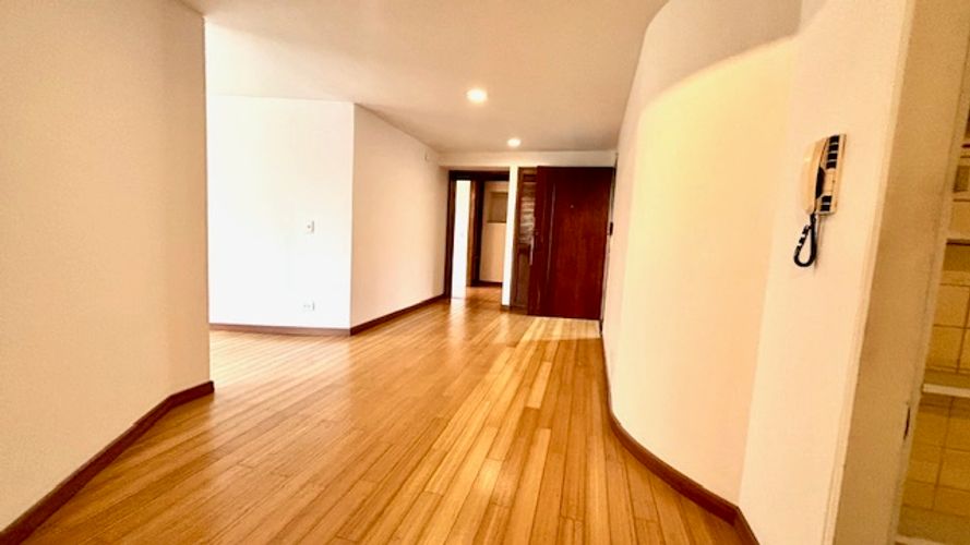 Apartamento en venta en Los Rosales, Bogotá · foto 8 de 24