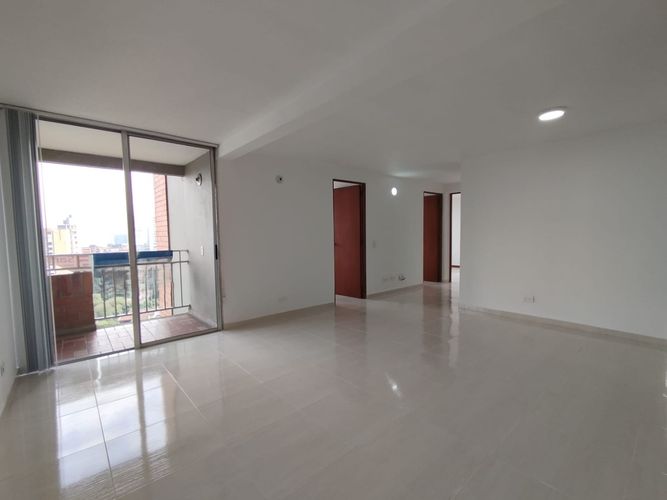 Apartamento de 3 alcobas en arriendo en El Poblado, Medellín, 80 m² · foto 2 de 15