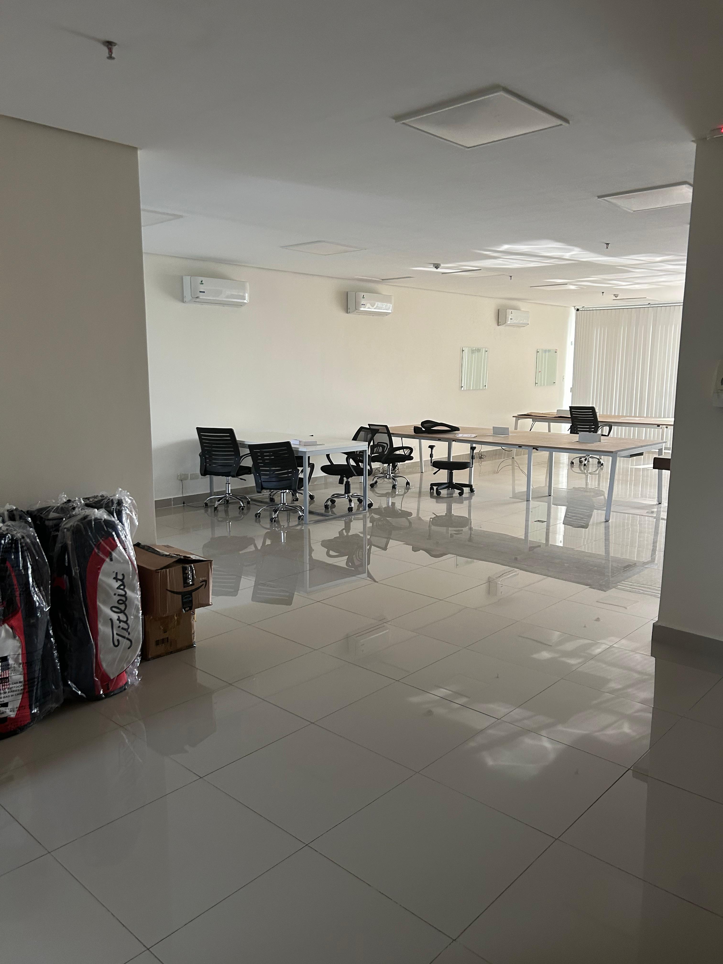 Excelente oficina corporativa de 215 m2 en barrio Ycua Satí — foto 2