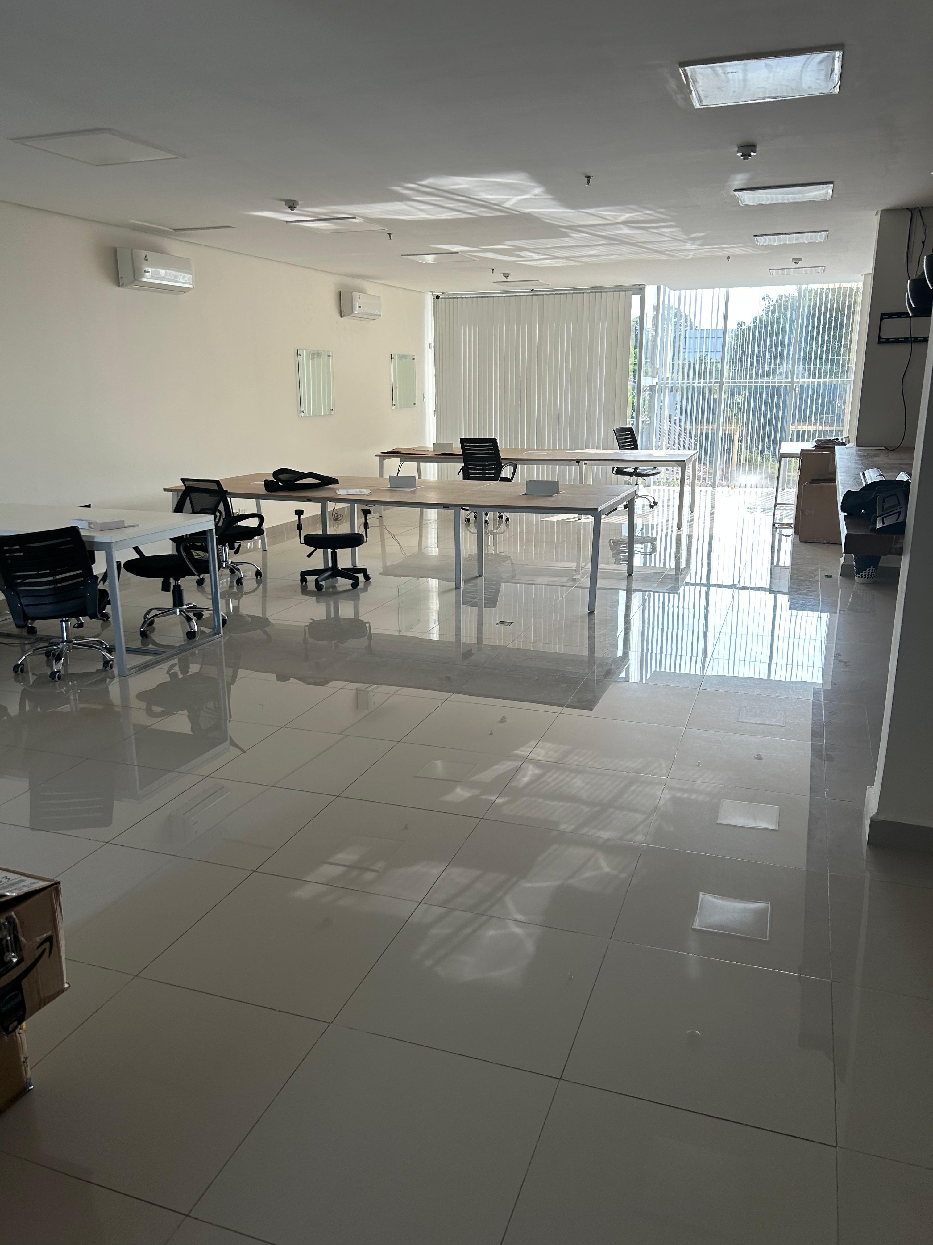 Excelente oficina corporativa de 215 m2 en barrio Ycua Satí — foto 3