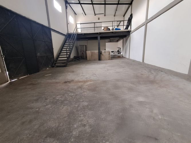 Bodega en arriendo en Los Naranjos, Dosquebradas, 250 m² · foto 2 de 8