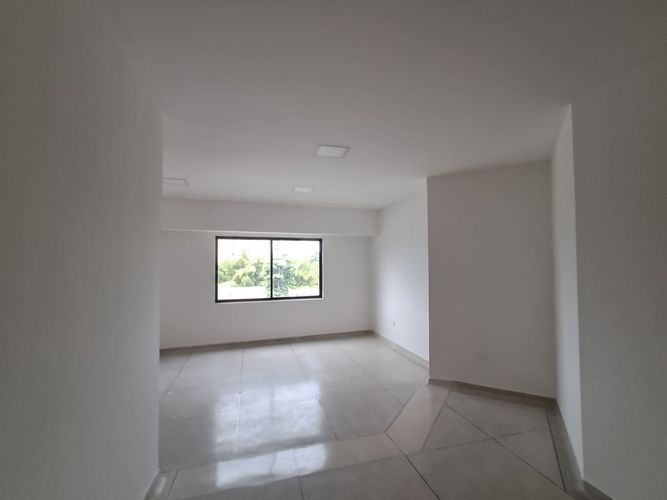 Oficina en arriendo en Maraya, Pereira, 90 m² · foto 2 de 10