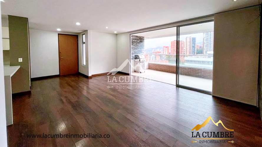 Apartamento de 2 alcobas en arriendo en Los Balsos, Medellín, 121 m² · foto 3 de 11