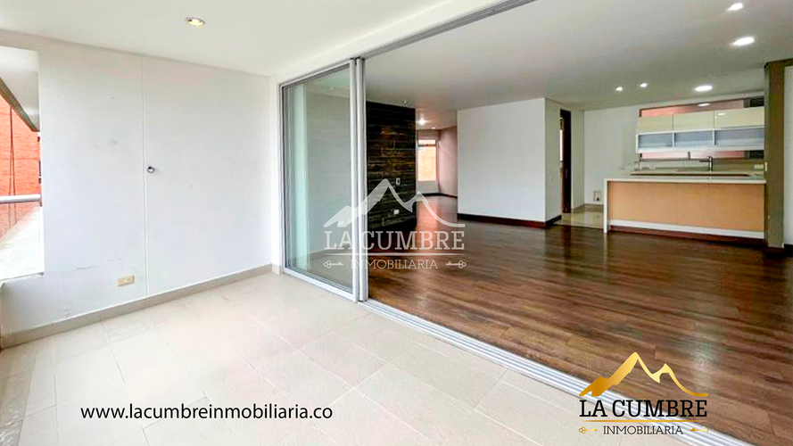 Apartamento de 2 alcobas en arriendo en Los Balsos, Medellín, 121 m² · foto 4 de 11