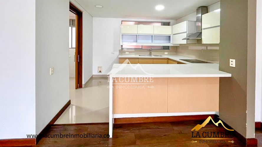 Apartamento de 2 alcobas en arriendo en Los Balsos, Medellín, 121 m² · foto 7 de 11