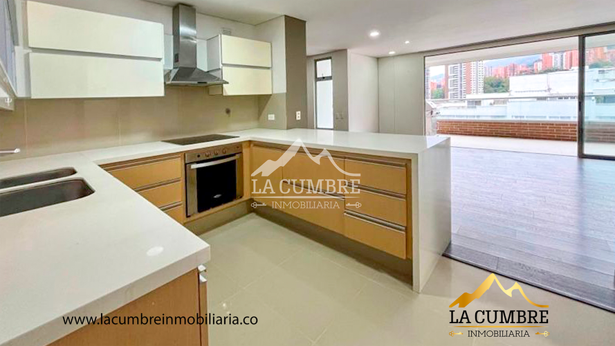 Apartamento de 2 alcobas en arriendo en Los Balsos, Medellín, 121 m² · foto 8 de 11