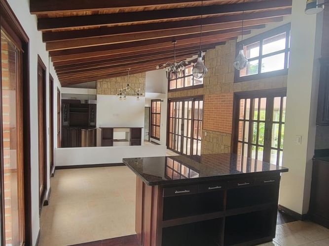 Casa de 5 alcobas en arriendo en El Estanquillo, Dosquebradas, 400 m² · foto 2 de 16