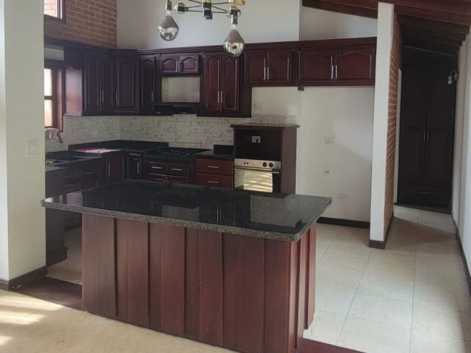 Casa de 5 alcobas en arriendo en El Estanquillo, Dosquebradas, 400 m² · foto 3 de 16