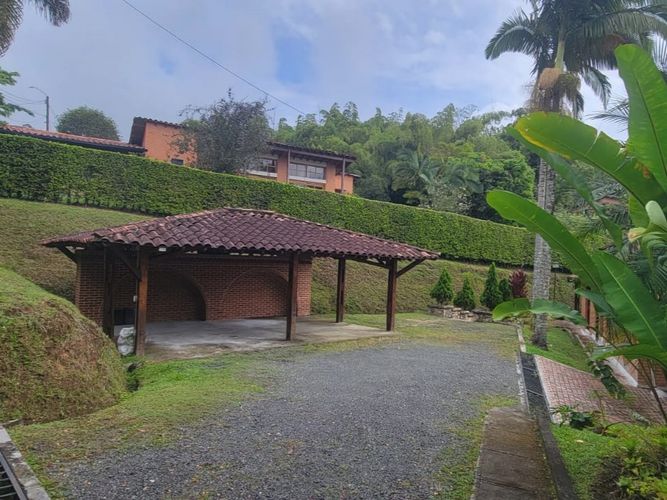 Casa de 5 alcobas en arriendo en El Estanquillo, Dosquebradas, 400 m² · foto 12 de 16