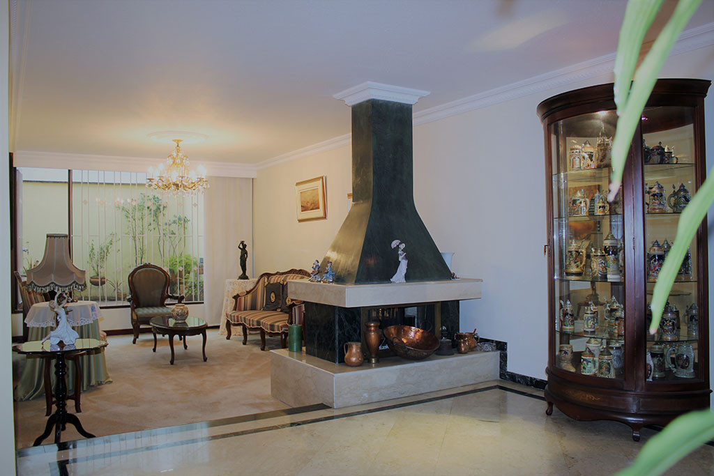 Casa en venta en Santa Barbara Central, Bogotá · foto 2 de 17