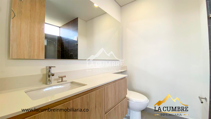 Apartamento de 3 alcobas en arriendo en La Calera, Medellín, 127 m² · foto 2 de 17