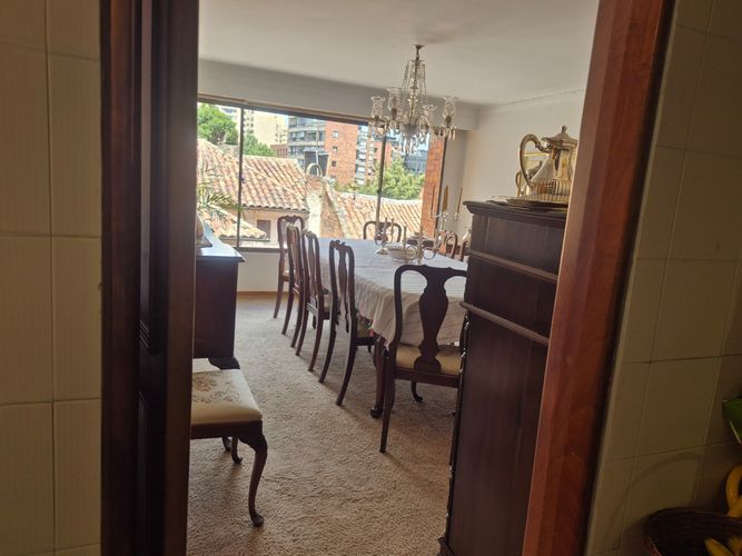 Apartamento de 3 alcobas en venta en Los Rosales, Bogotá, 208 m² · foto 6 de 22