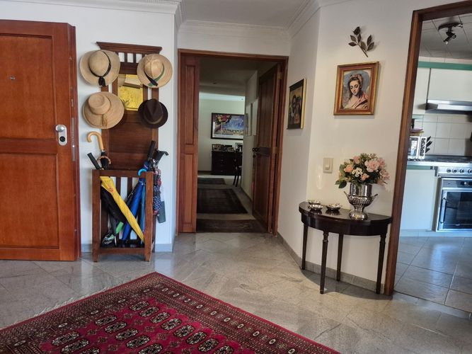Apartamento de 3 alcobas en venta en Los Rosales, Bogotá, 208 m² · foto 18 de 22