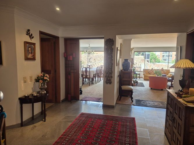 Apartamento de 3 alcobas en venta en Los Rosales, Bogotá, 208 m² · foto 4 de 22