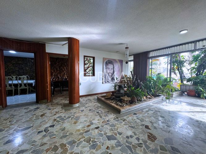 Casa de 11 alcobas en venta en Miraflores, Cali, 885 m² · foto 7 de 24