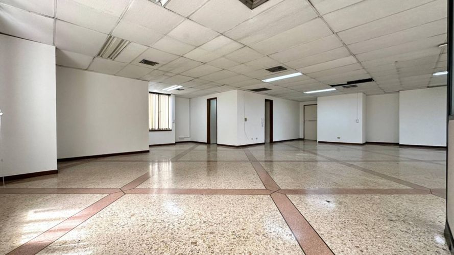 Oficina en arriendo en Patio Bonito, Medellín, 125 m² · foto 2 de 13