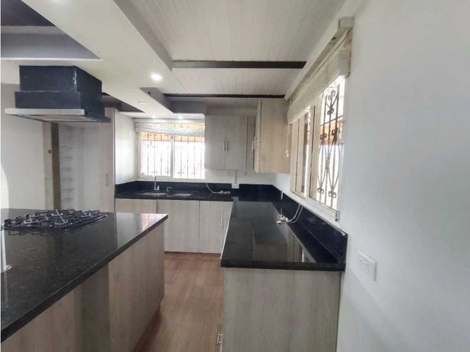 Casa de 6 alcobas en arriendo en El Salado, Guarne, 900 m² · foto 3 de 24