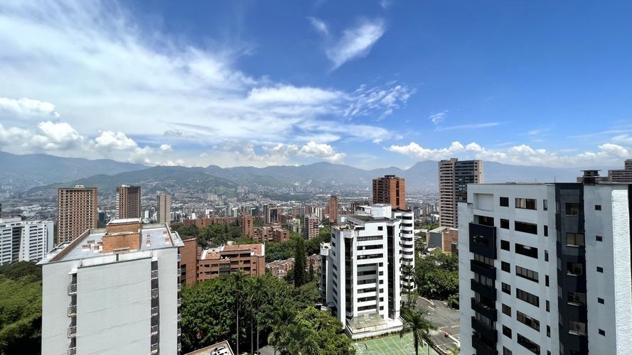 Apartamento de 2 alcobas en arriendo en Los Balsos, Medellín, 105 m² · foto 10 de 23