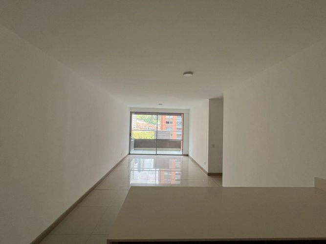 Apartamento de 3 alcobas en venta en San Jose, Sabaneta, 83 m² · foto 4 de 13