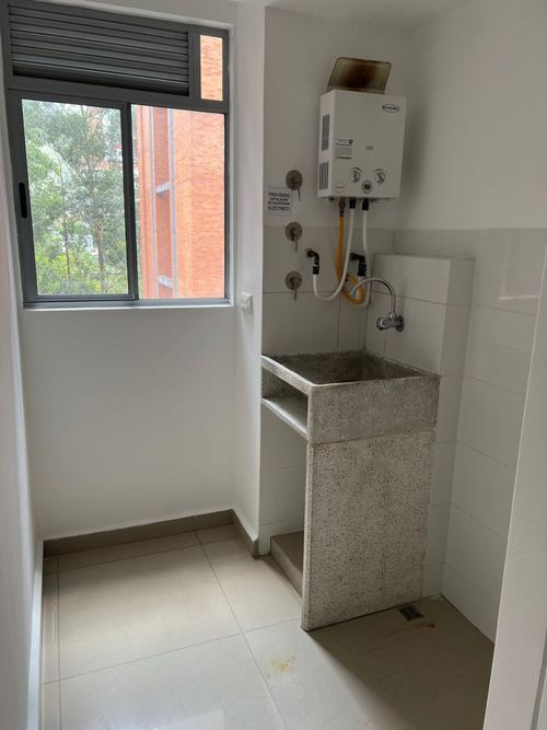 Apartamento de 3 alcobas en venta en San Jose, Sabaneta, 83 m² · foto 5 de 13
