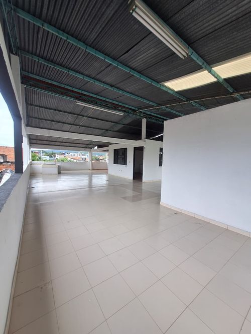 Casa de 5 alcobas en venta en Miraflores, Girardot, 900 m² · foto 7 de 16