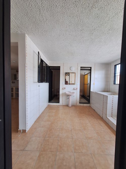 Casa de 5 alcobas en venta en Miraflores, Girardot, 900 m² · foto 15 de 16