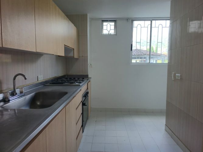 Apartamento de 3 alcobas en arriendo en Belén, Medellín, 140 m² · foto 2 de 18