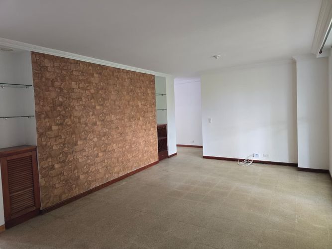 Apartamento de 3 alcobas en arriendo en Belén, Medellín, 140 m² · foto 3 de 18