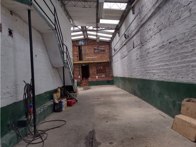 Bodega en arriendo en Belén San Bernardo, Medellín, 351 m² · foto 10 de 10