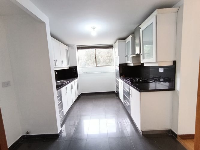 Apartamento de 2 alcobas en arriendo en Loma Del Esmeraldal, Envigado, 125 m² · foto 3 de 13