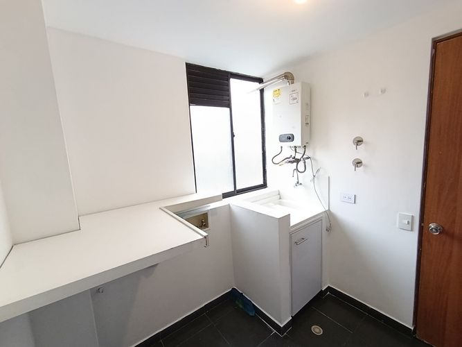 Apartamento de 2 alcobas en arriendo en Loma Del Esmeraldal, Envigado, 125 m² · foto 12 de 13