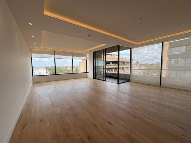 Apartamento de 3 alcobas en venta en Chico, Bogotá, 236 m² · foto 2 de 24