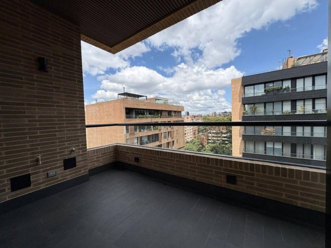 Apartamento de 3 alcobas en venta en Chico, Bogotá, 236 m² · foto 3 de 24