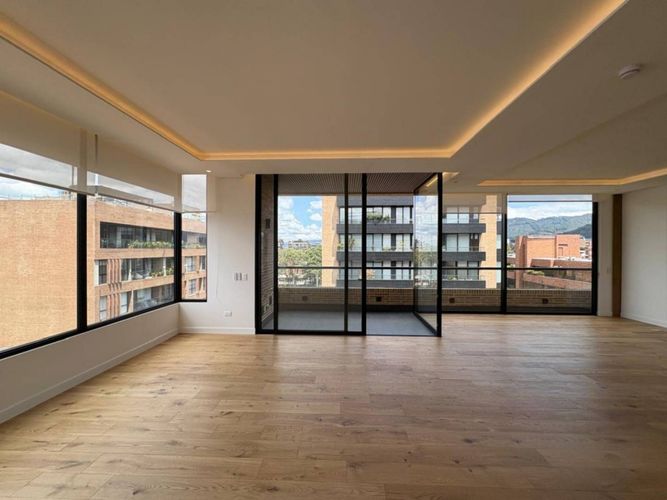 Apartamento de 3 alcobas en venta en Chico, Bogotá, 236 m² · foto 4 de 24