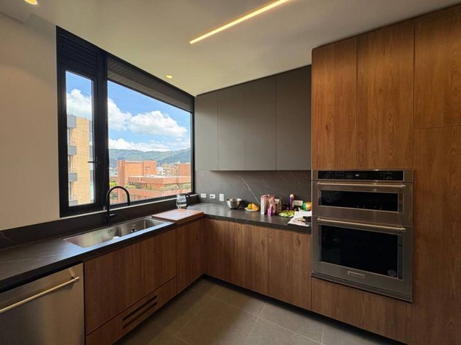 Apartamento de 3 alcobas en venta en Chico, Bogotá, 236 m² · foto 9 de 24