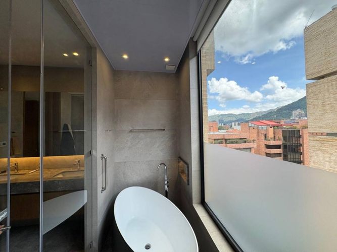 Apartamento de 3 alcobas en venta en Chico, Bogotá, 236 m² · foto 13 de 24