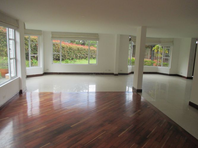 Casa de 5 alcobas en venta en Loma Del Escobero, Envigado, 1900 m² · foto 11 de 24