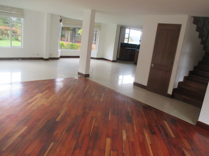 Casa de 5 alcobas en venta en Loma Del Escobero, Envigado, 1900 m² · foto 13 de 24