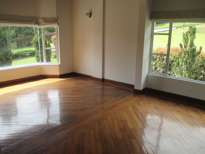 Casa de 5 alcobas en venta en Loma Del Escobero, Envigado, 1900 m² · foto 18 de 24