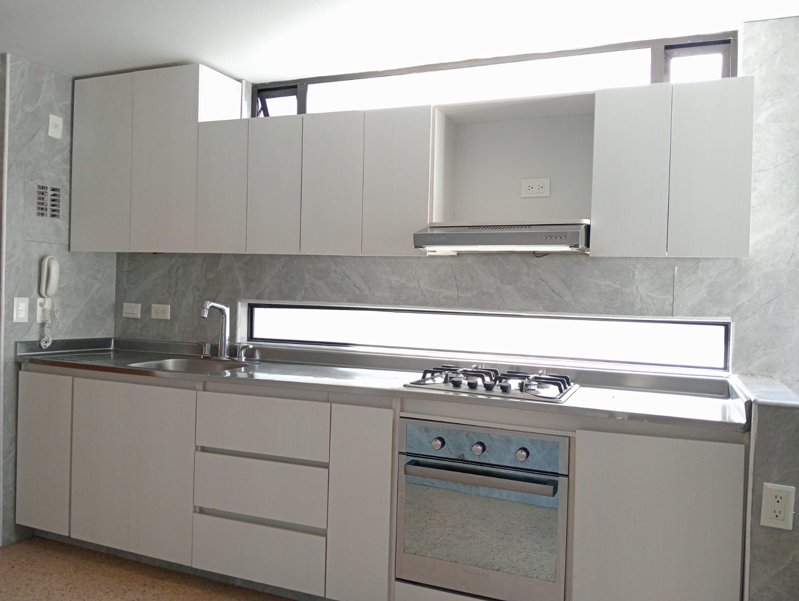 Apartamento en arriendo en Laureles, Medellín · foto 2 de 17