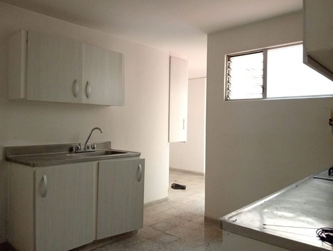Apartamento de 4 alcobas en arriendo en Laureles, Medellín, 240 m² · foto 3 de 19